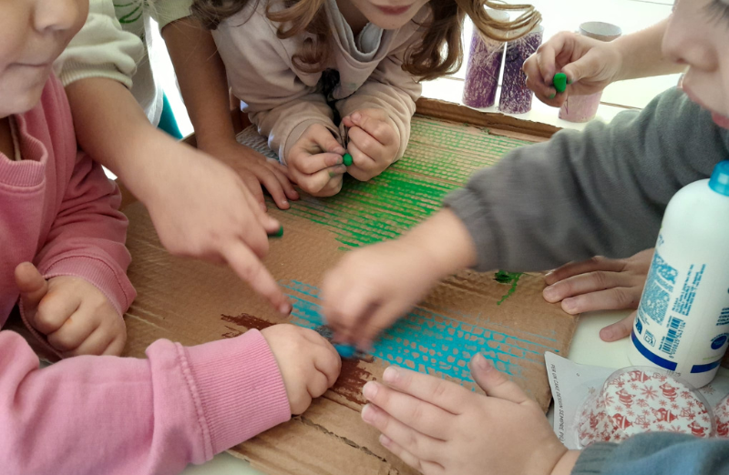 Disegnare il mondo: il villaggio che prende vita